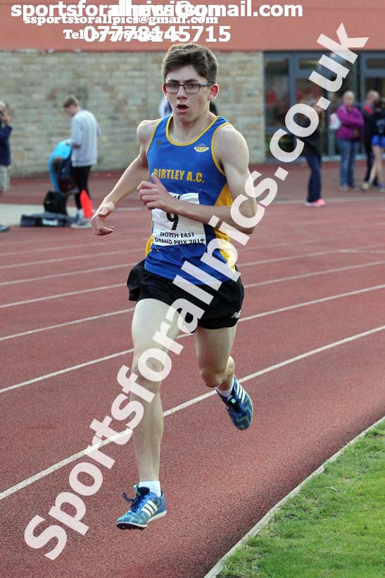 Boys and Girls under-15s 3000 metres, 2019 North East Grand Prix, Gateshead Stadium. Photo: David T. Hewitson/Sports for All Pics
